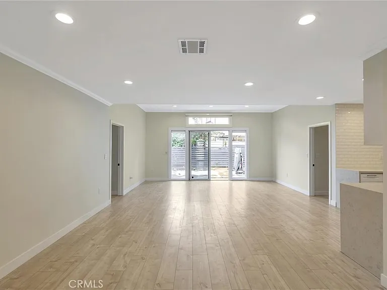 17227 Keswick St — Photo 9