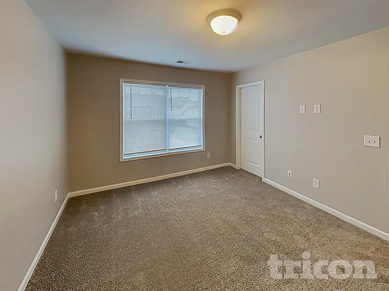 919 Dovefield Ln — Photo 17