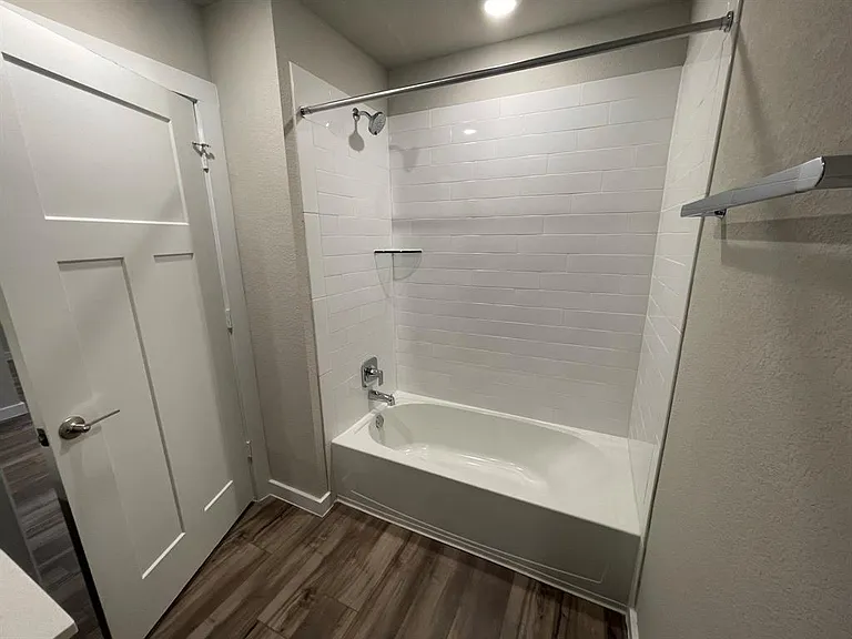 220 Coda Xing — Photo 12