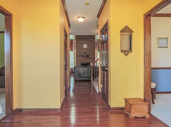 4th image of 364 Essex Dr