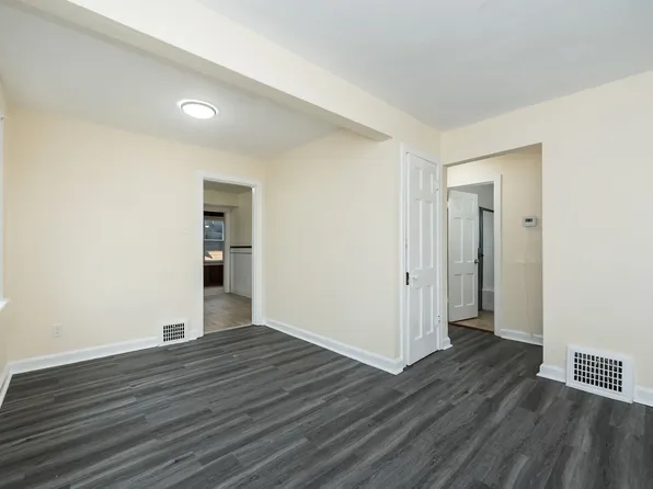 7027 Roslyn Dr, Saint Louis, MO 63136