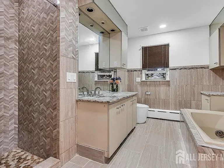 585 Noe Ave — Photo 11
