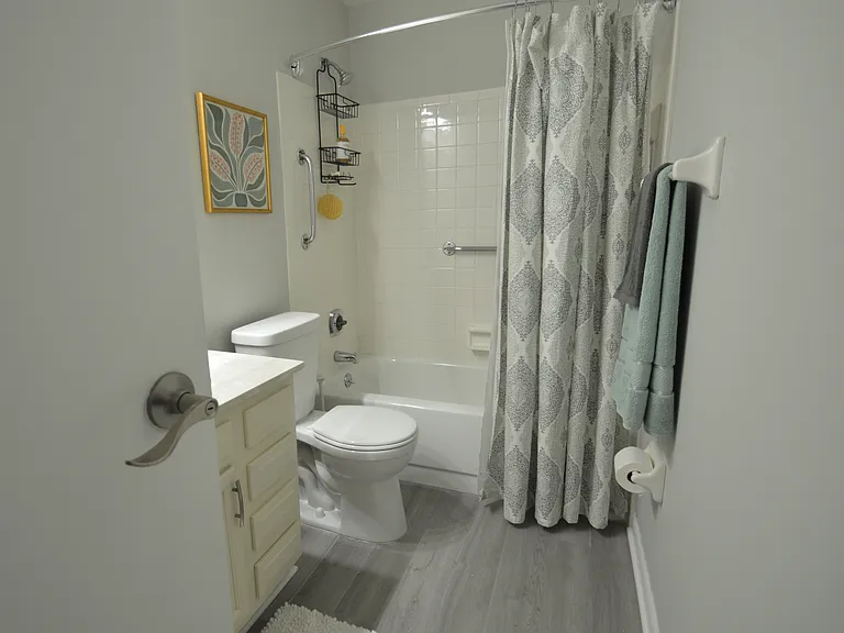 3004 Glenmore Ave #104 — Photo 12