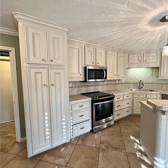 8706 Sandstone Dr — Photo 10