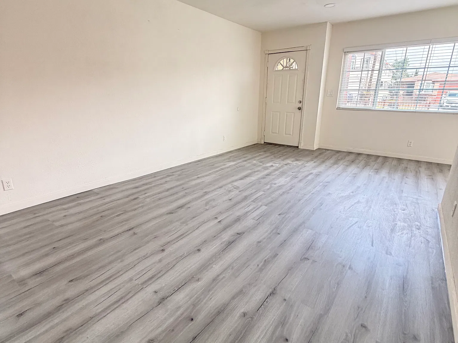 2 bed, 1000 sqft, $3,000 — Photo 4