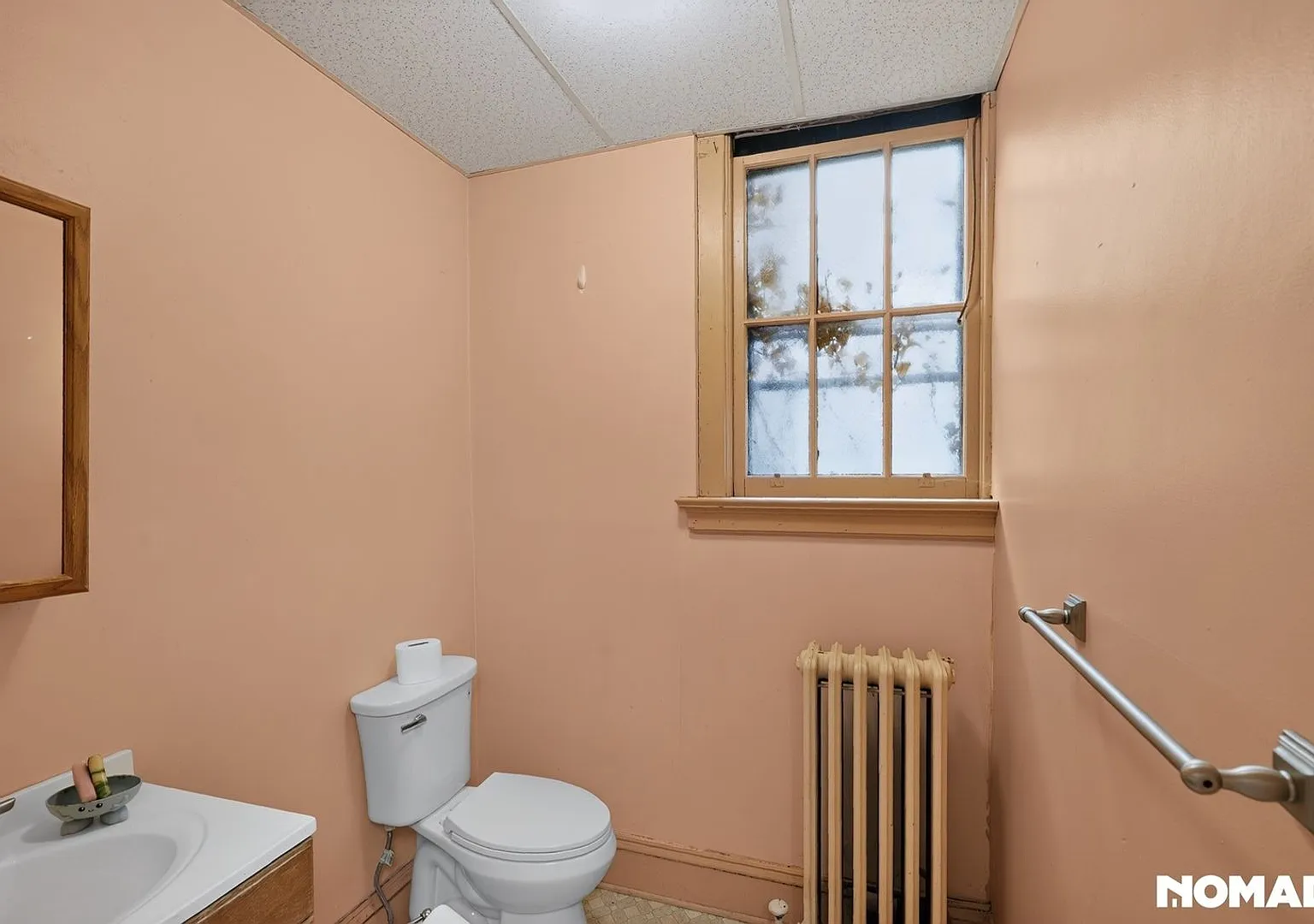 Large updated flat on Pawling Ave — Photo 2