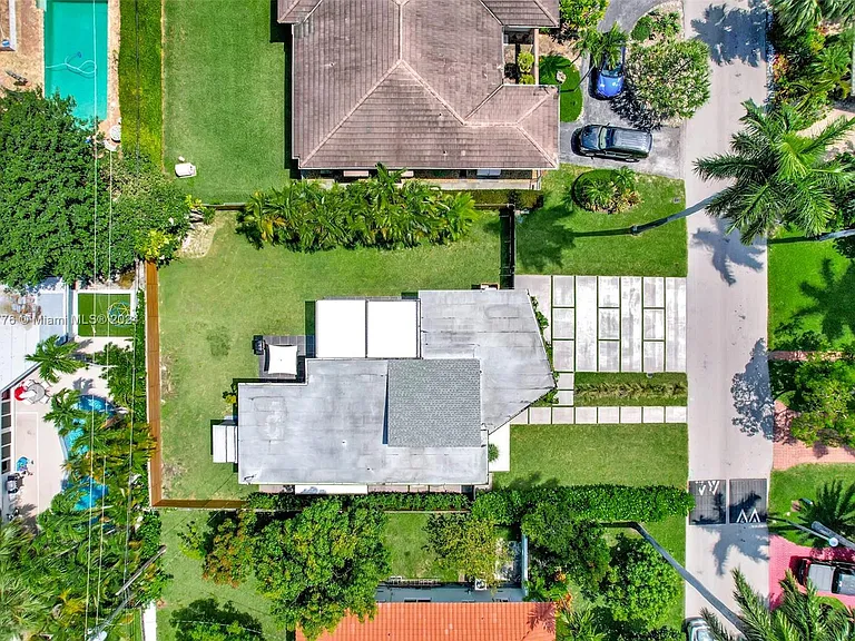 7531 Miami View Dr — Photo 2