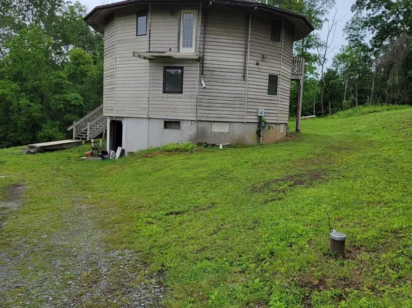 23 Shady Creek Ln, Mertztown, PA 19539