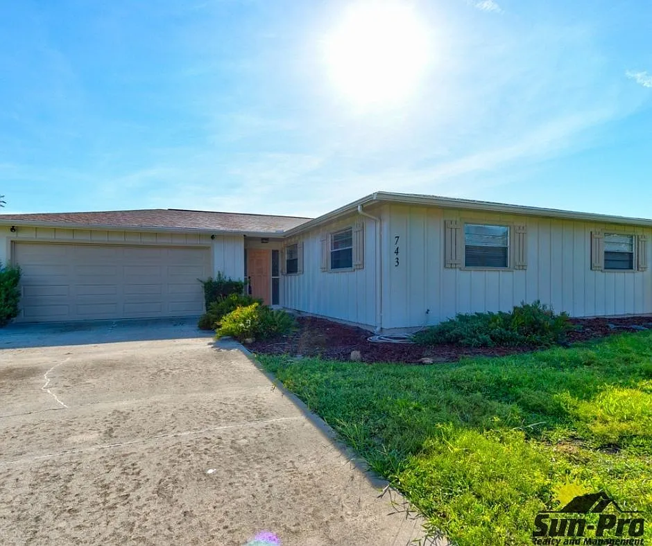3 bed, 2.0 bath, 1541 sqft, $2,295 — Photo 1