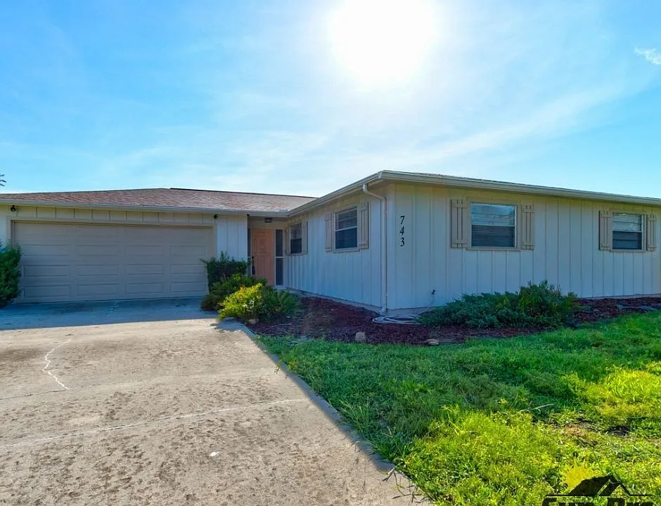 743 Knollview Blvd
