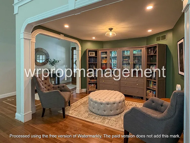 1379 Castlebury Dr — Photo 13