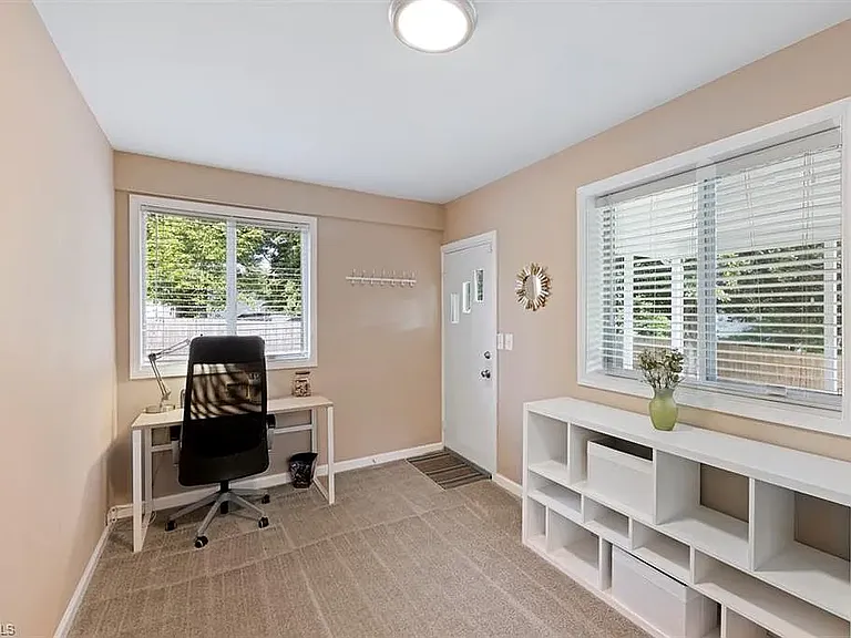 27 W Devonshire St — Photo 5
