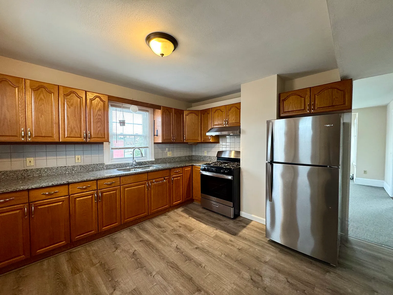 3 bed, 1275 sqft, $2,250 — Photo 3
