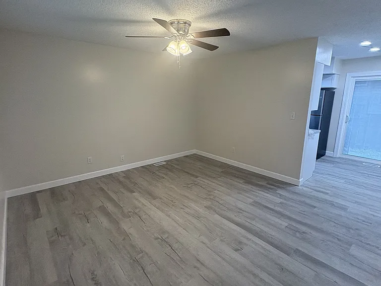 2420 Wakefield Dr — Photo 2