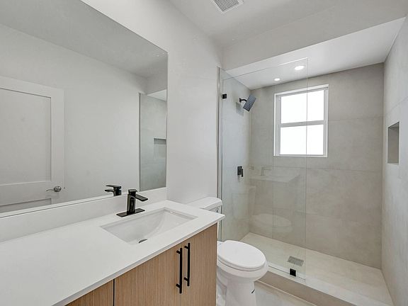 5th image of 893 NE 81st St APT 1