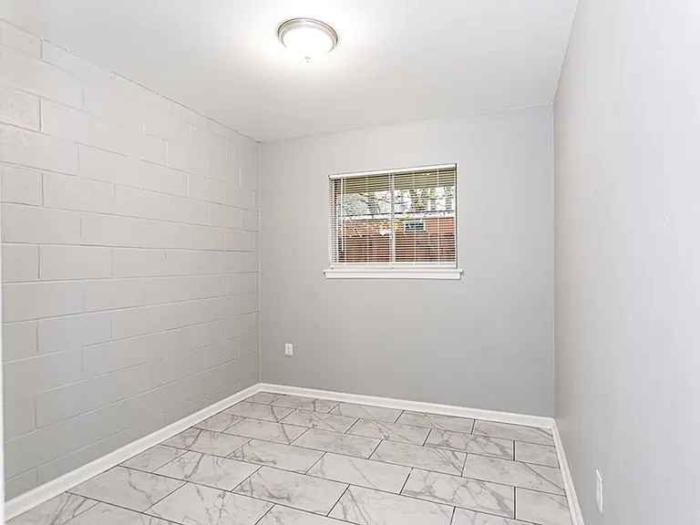 1632 Rev Manual St — Photo 7