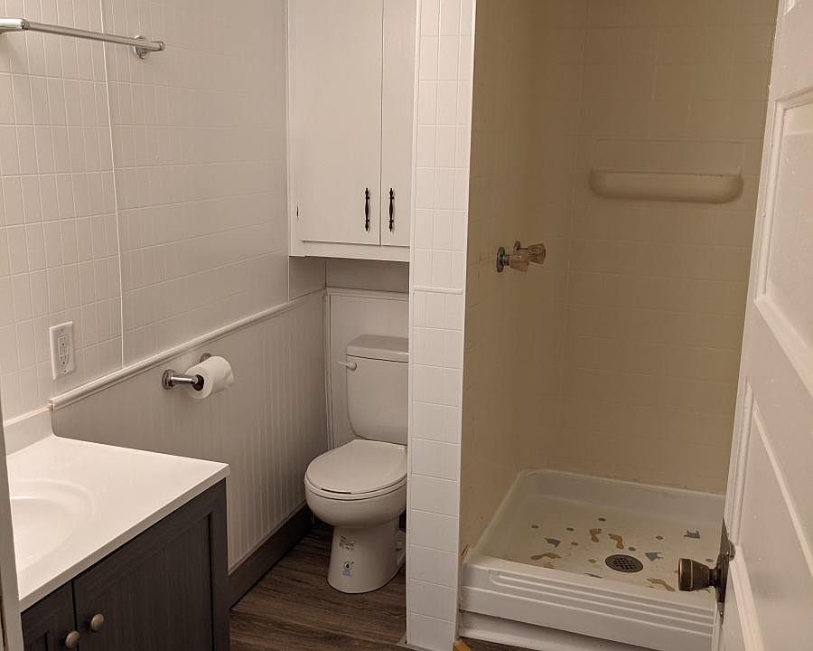 1st image of 1405 County Road A APT 4