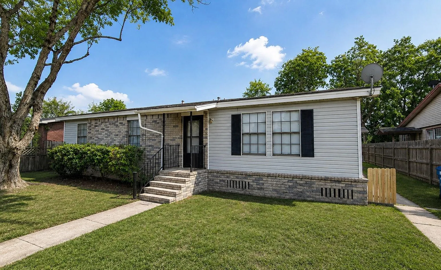 3 bed, 2.0 bath, 1344 sqft, $1,650 — Photo 1