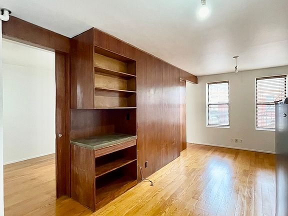 4th image of 650 Manhattan Ave APT 14