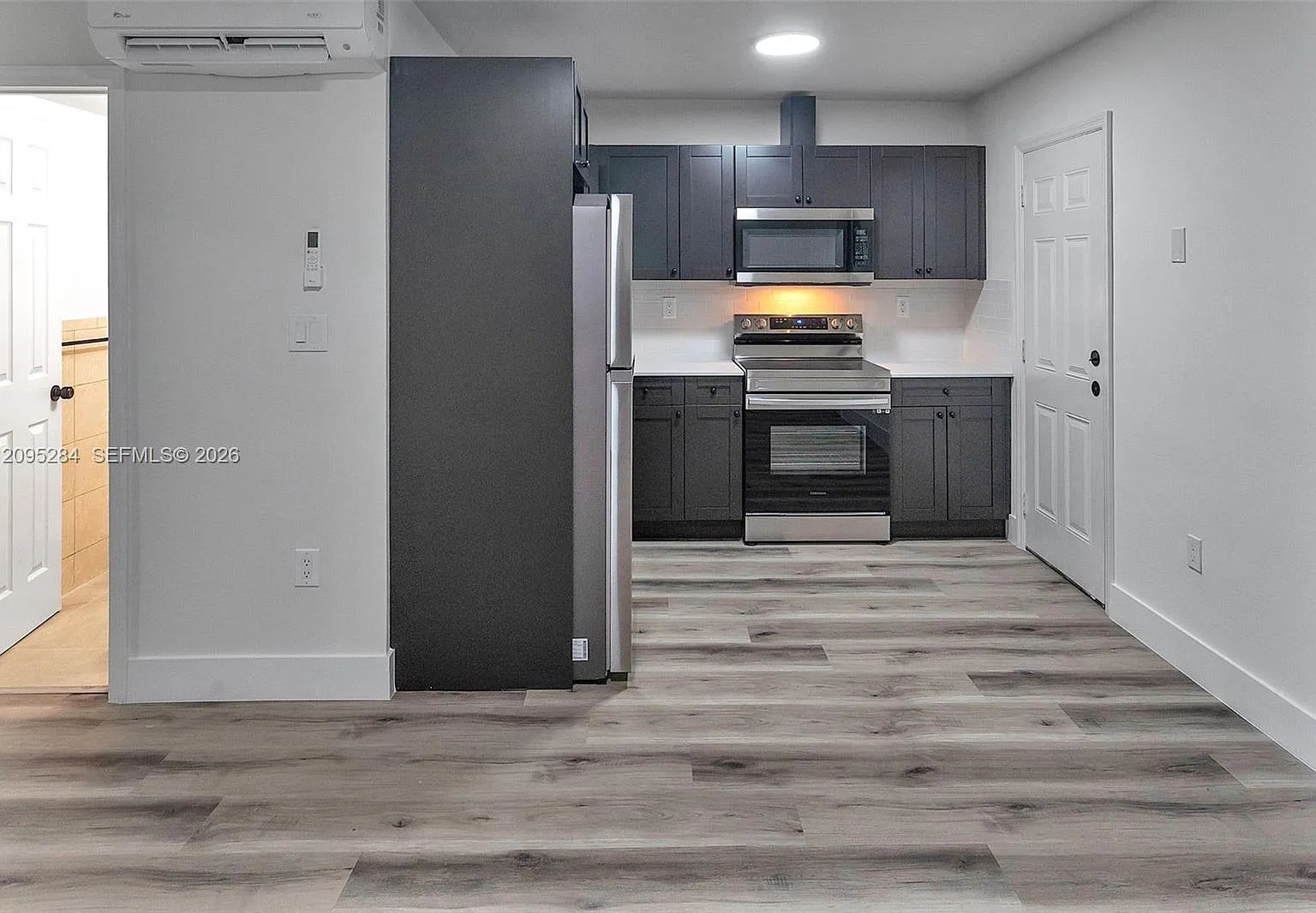2 bed, 1.0 bath, 675 sqft, $2,300 — Photo 2