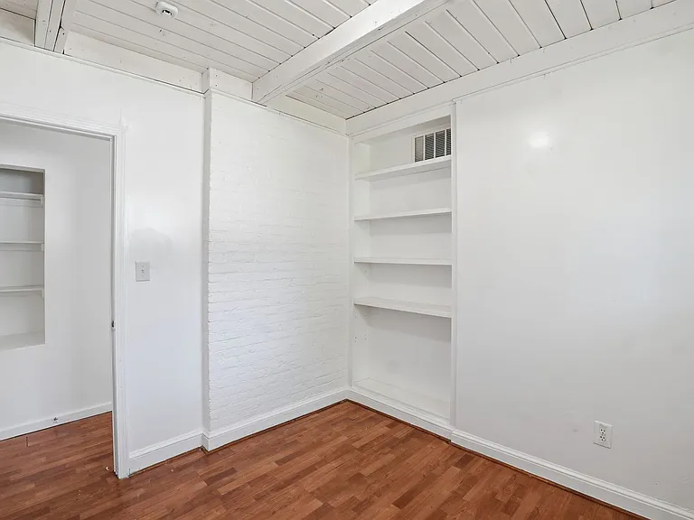 11000 Park Rd — Photo 23