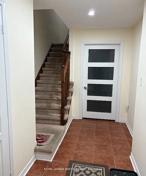 11 Curran Hall Cres — Photo 3
