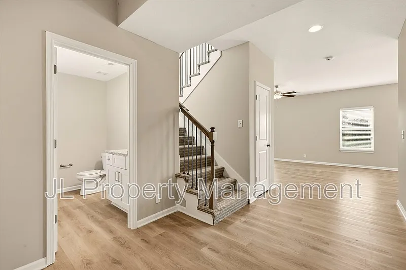 4 bed, 3.0 bath, 2042 sqft, $2,545 — Photo 2