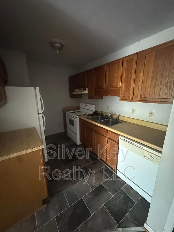 311 Sunset Dr — Photo 4