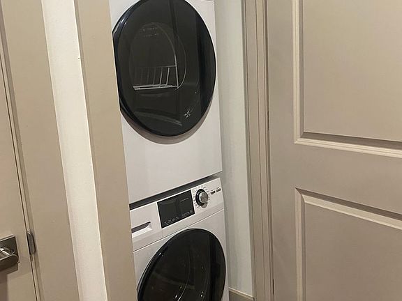 4th image of 1703 Race St #401