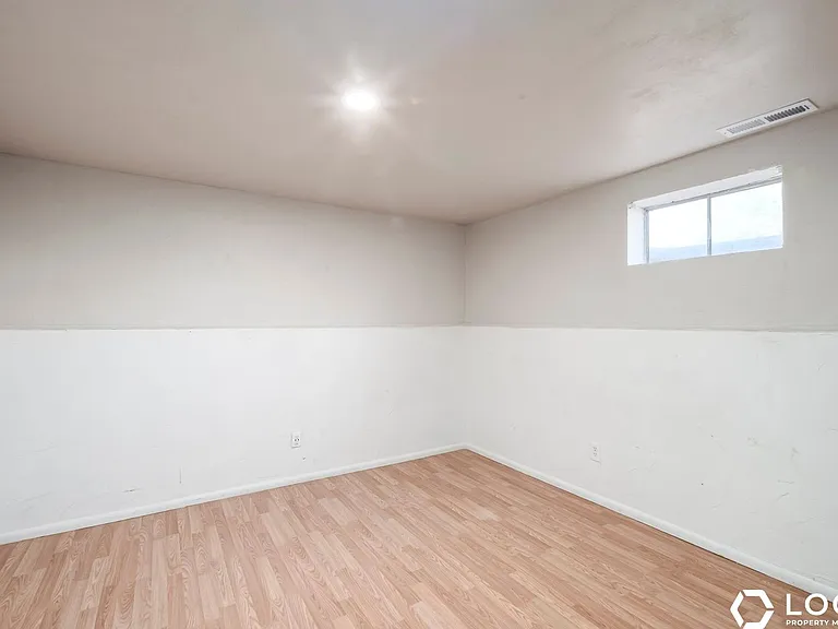 4247 S 2450 W — Photo 17
