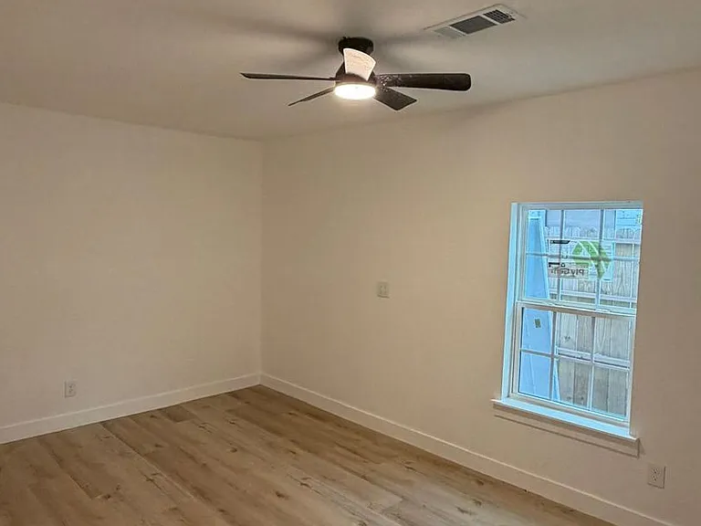 1629 Demaree Ln — Photo 5