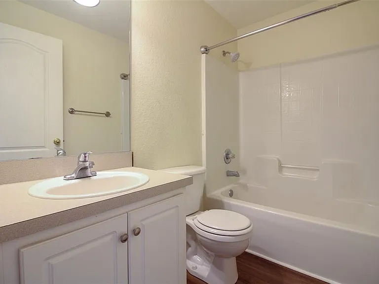 6719 Highlands Creek Blvd — Photo 32