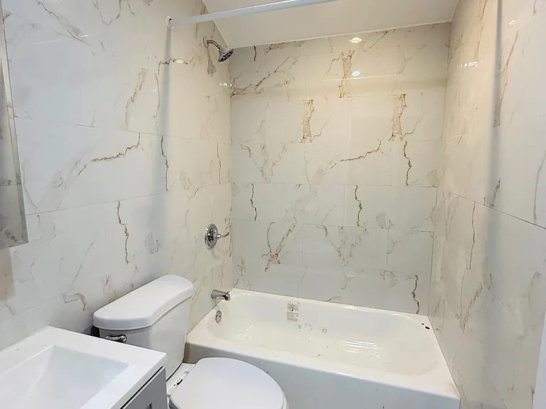 13918 Lakewood Ave #2F — Photo 6