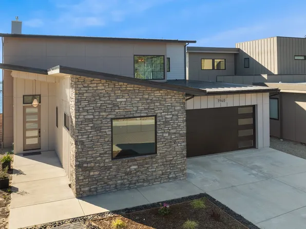 1940 Pacific View Ln, Coos Bay, OR 97420