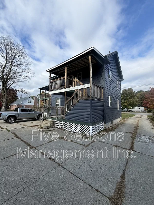 2 bed, 1.0 bath, 700 sqft, $1,700 — Photo 2