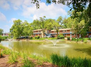 1805 W Hatherleigh Ct APT 1C, Mount Prospect, IL 60056