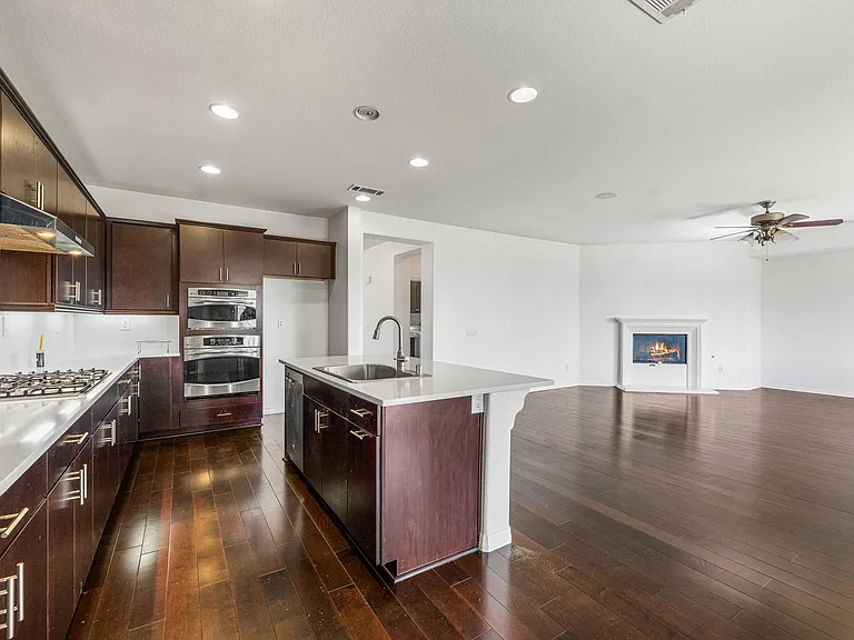 1364 Wellington Dr — Photo 15