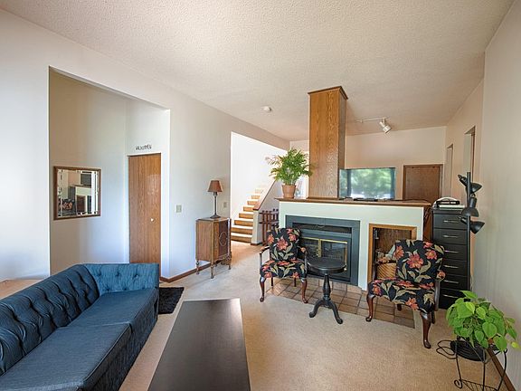 5th image of 52 Delos St W
