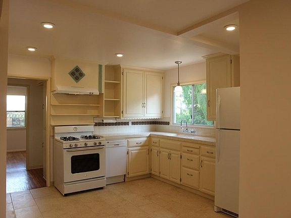 4th image of 3436 Military Ave