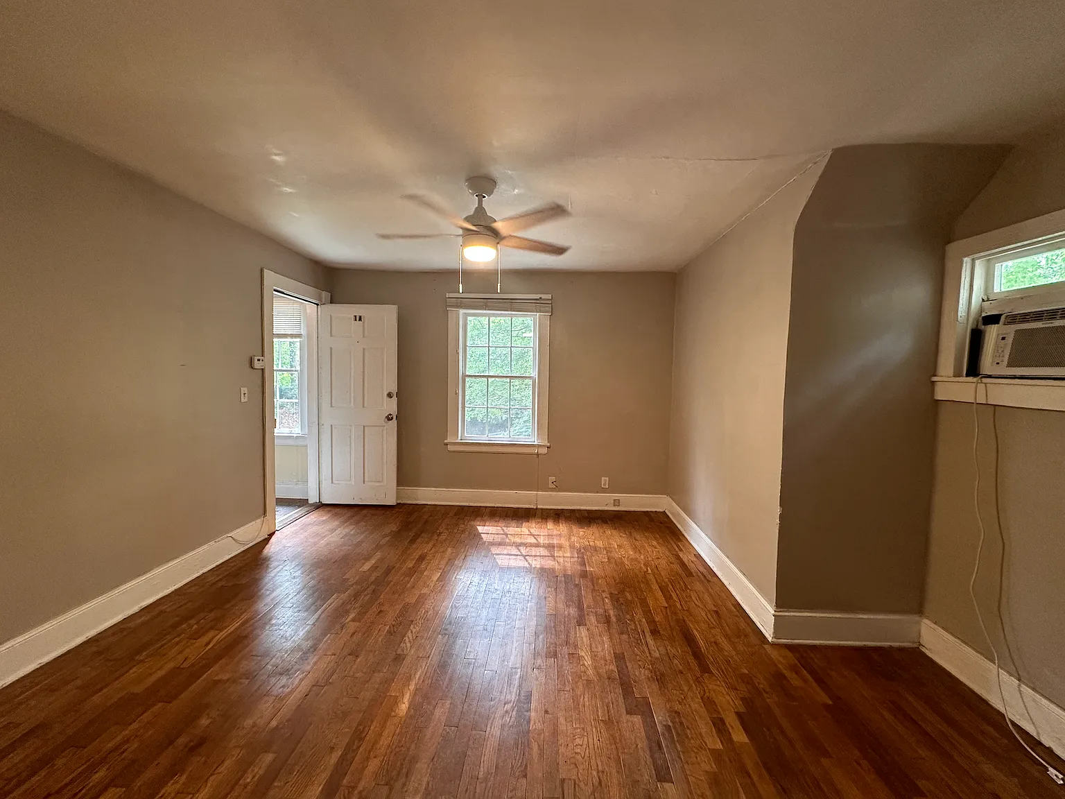 1 bed, 550 sqft, $995 — Photo 4