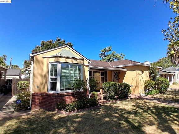 3rd image of 125 Oak Pl