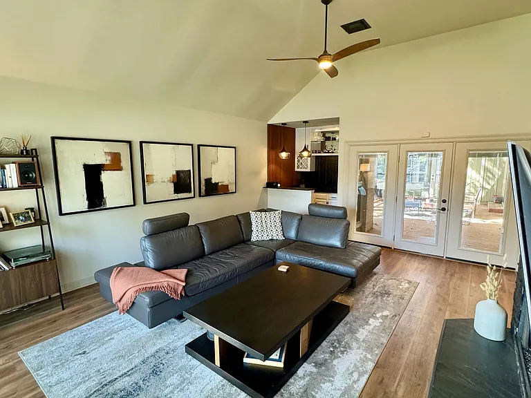2414 Ledge Holw — Photo 1