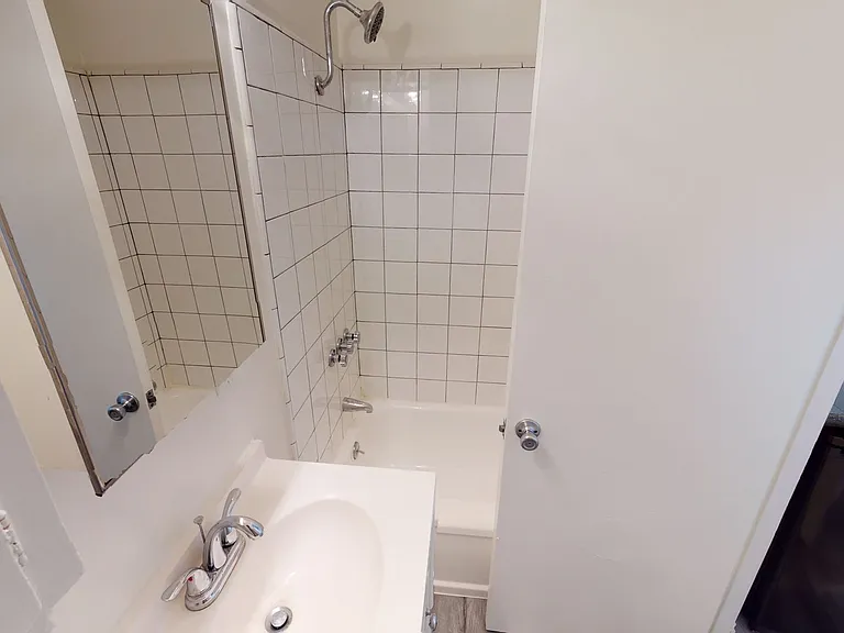 Chii Sai Apts...Gorgeous Apartment...Prime Westside Location...CALL NOW! — Photo 12