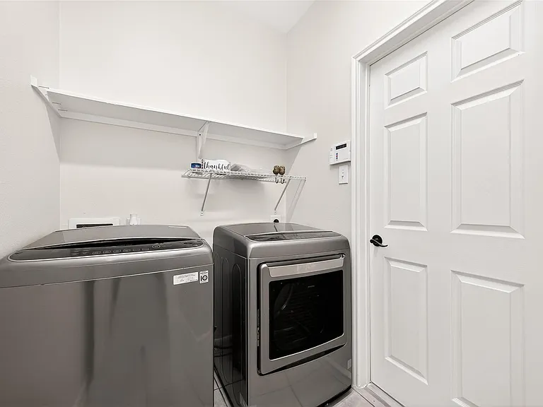 94 S Regan Mead Cir — Photo 22