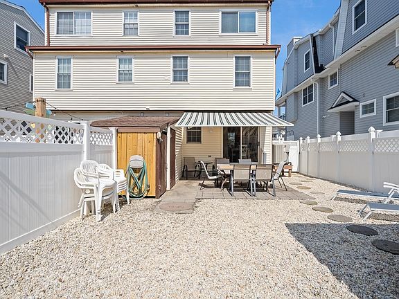 3rd image of 8009 Landis Ave N #Sea