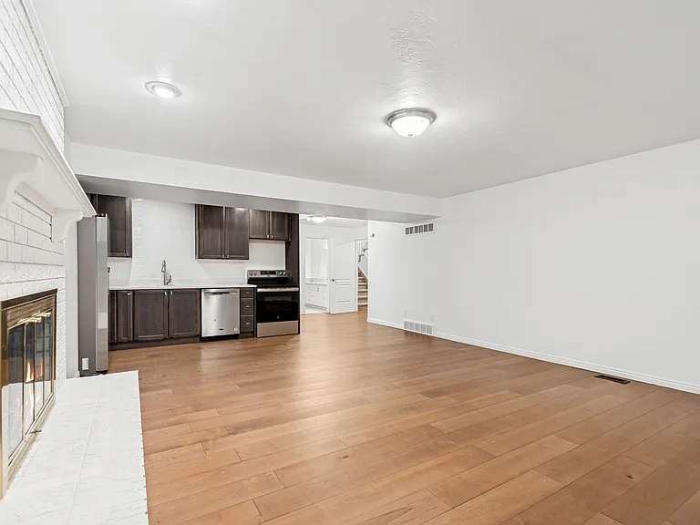 1241 Cambridge Ct — Photo 15