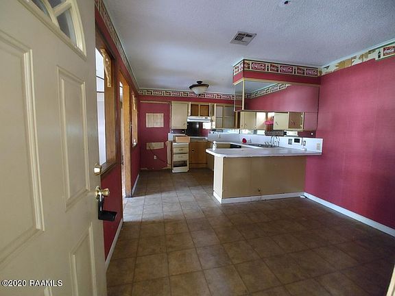 2nd image of 602 N Chataignier St