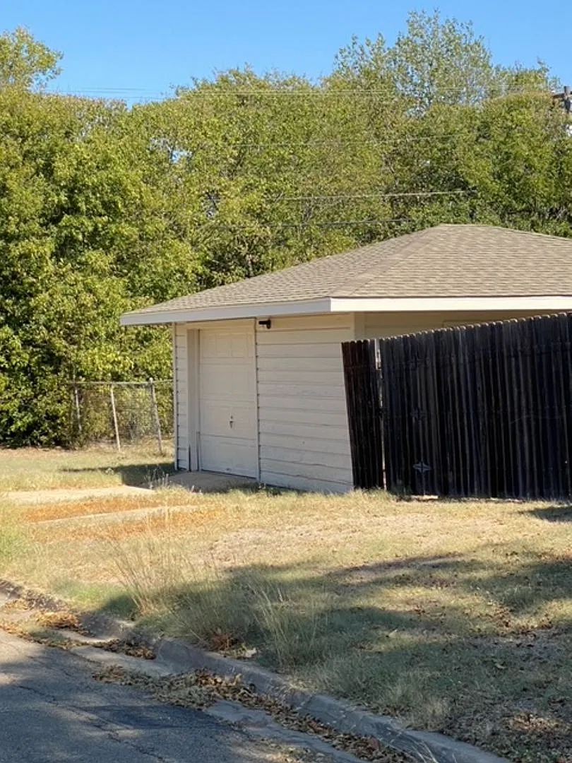 3 Bedroom Home in McGregor — Photo 4