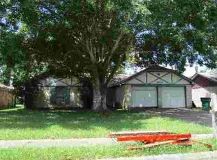 809 N Plantation Dr, Angleton, TX 77515