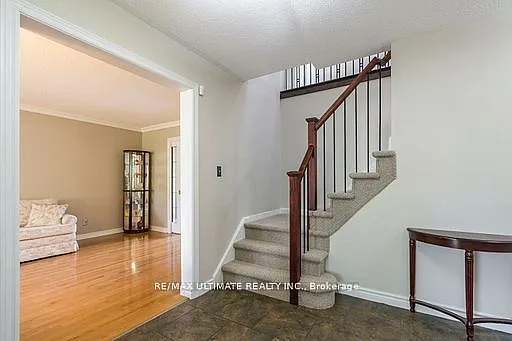 34 Briarwood Cres — Photo 5